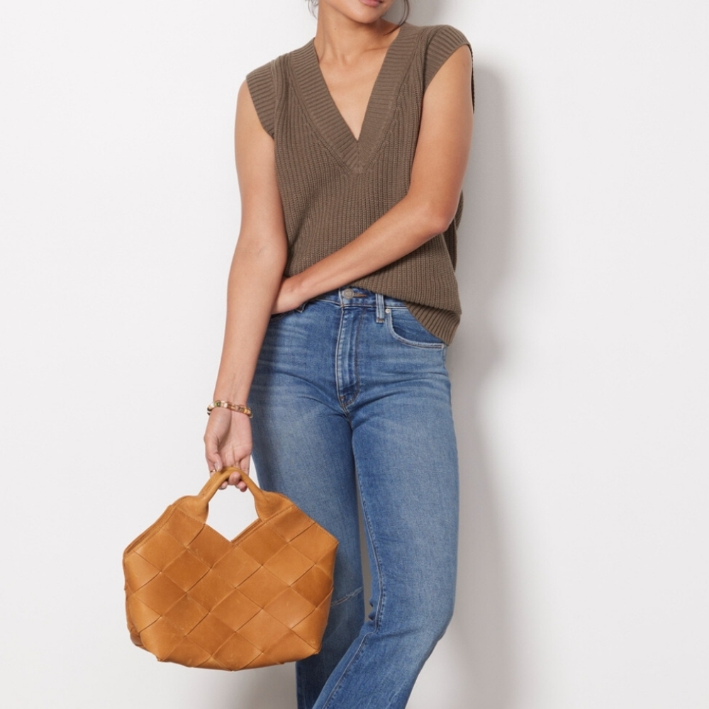 Evereve Sleeveless V-Neck Knit Shell in Olive Brown